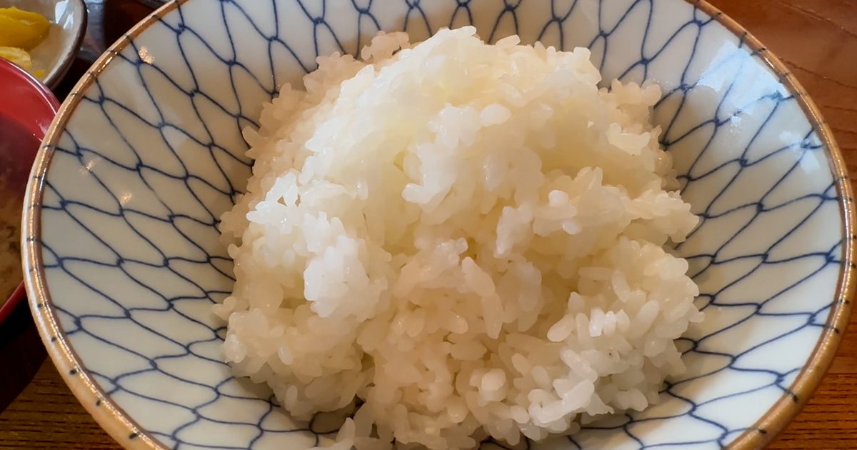 茶碗に盛ったご飯